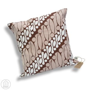 PARANG RUSAK Handstamp Batik Cushion Cover in Nude Tricolor