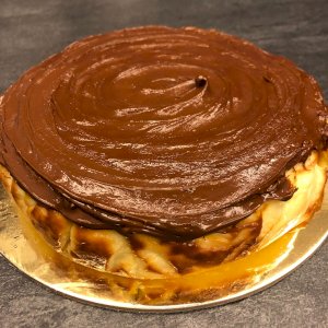 Classic Burnt Cheesecake topped with Nutella