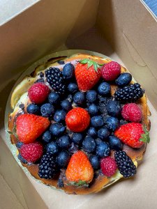 Oreo Burnt Cheesecake topped with fresh mixed berries